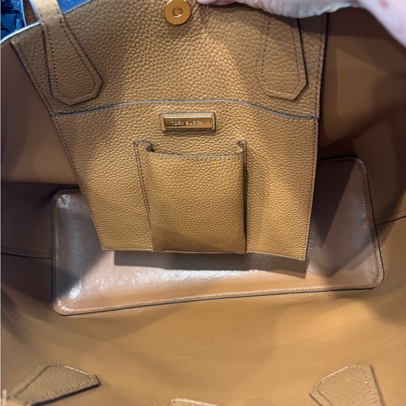 Tory Burch Perry Colorblock Tan & Gold Leather Tote with Tassel EUC used twice - Picture 4 of 6